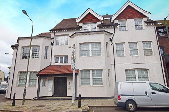 1 Bedroom Flat To Rent In Park Gate Court, High Street, Hampton Hill, Hampton, TW12