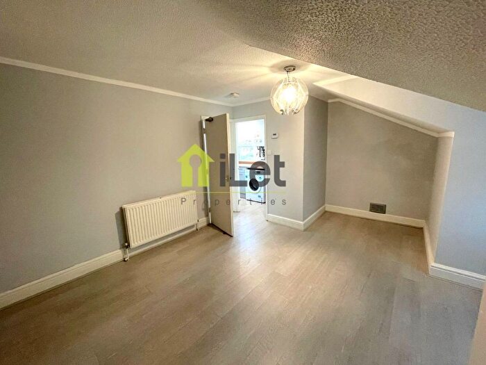 1 Bedroom Flat To Rent In Kingsley Park Terrace, Northampton, NN2
