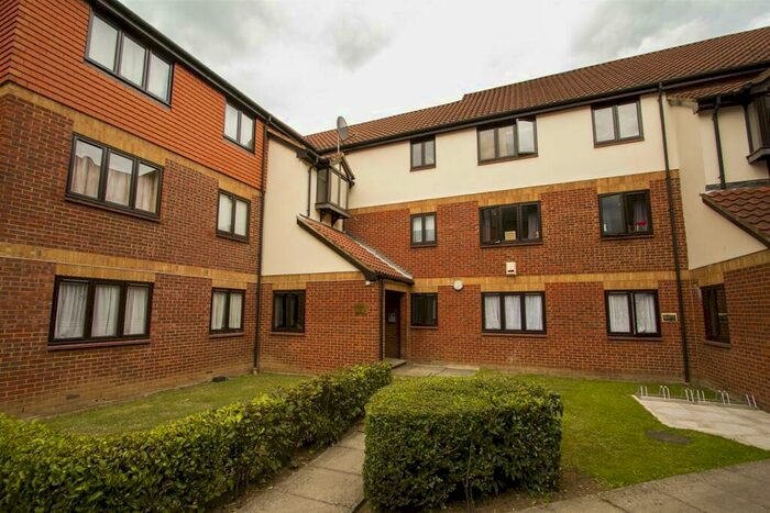 2 Bedroom Apartment To Rent In Fieldfare Ct, Falcon Way, Colindale, London, NW9