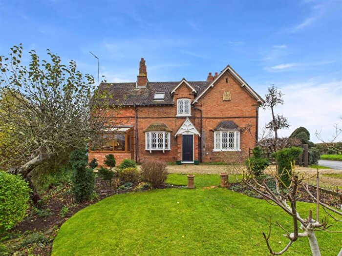 3 Bedroom Semi-Detached House For Sale In Wimpstone Lane, CV37