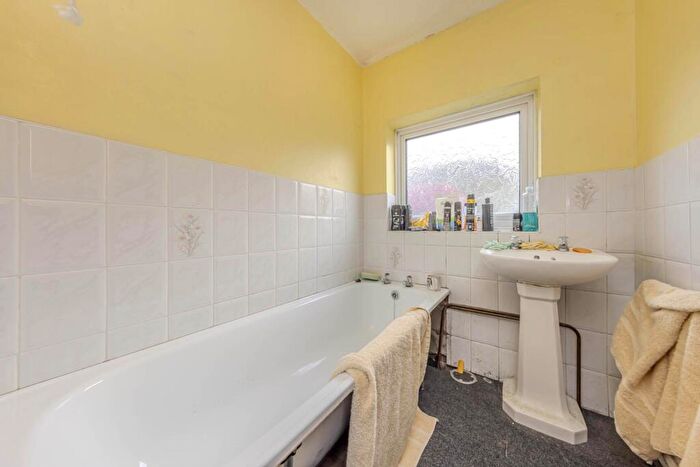 2 Bedroom Semi-Detached House For Sale In Moffat Grove, Stoke On Trent, ST2