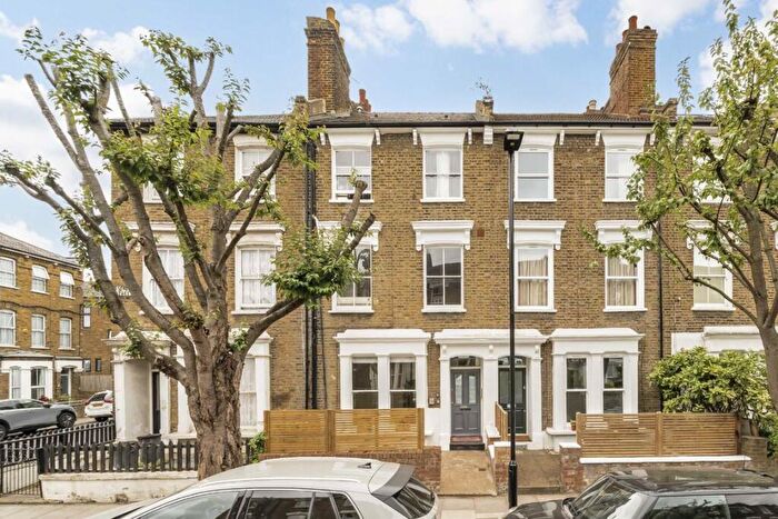 1 Bedroom Flat For Sale In Stonenest Street, London, N4
