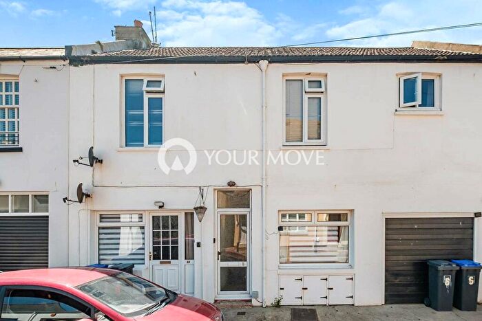 2 Bedroom Flat To Rent In Heene Place, Worthing, West Sussex, BN11