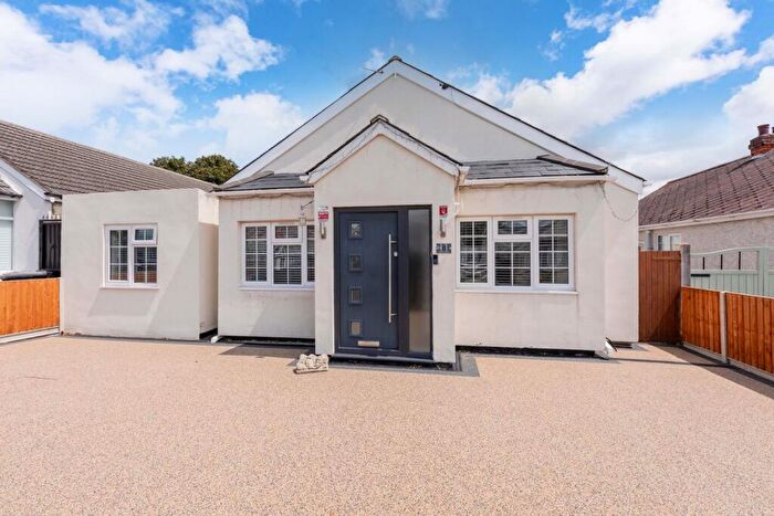 4 Bedroom Detached Bungalow For Sale In Lawrence Way, Burnham, SL1