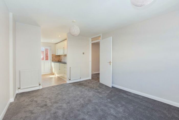 2 Bedroom Flat To Rent In St. Leonards Road Windsor, SL4