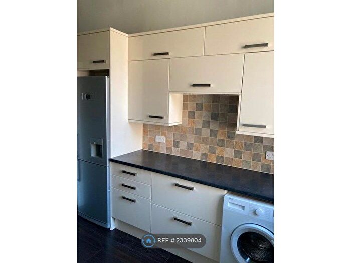 2 Bedroom Flat To Rent In Bruntsfield Place, Edinburgh, EH10