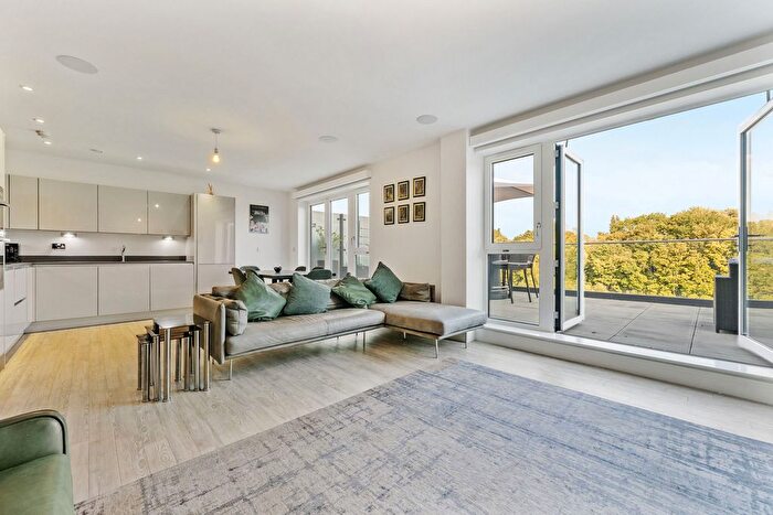 3 Bedroom Flat To Rent In Lion Wharf Road, Old Isleworth, TW7