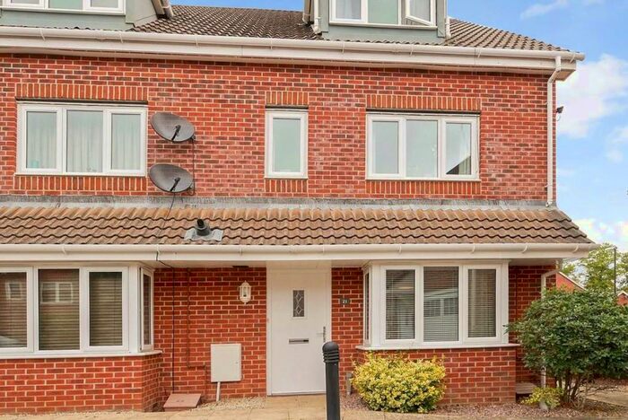 1 Bedroom Apartment To Rent In Graylingwell Drive, Chichester, PO19