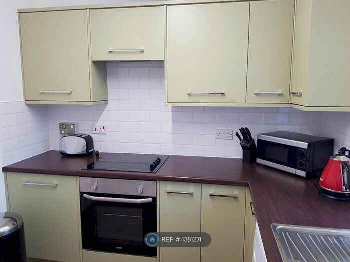 2 Bedroom Flat To Rent In Wellhead Court, Lanark, ML11