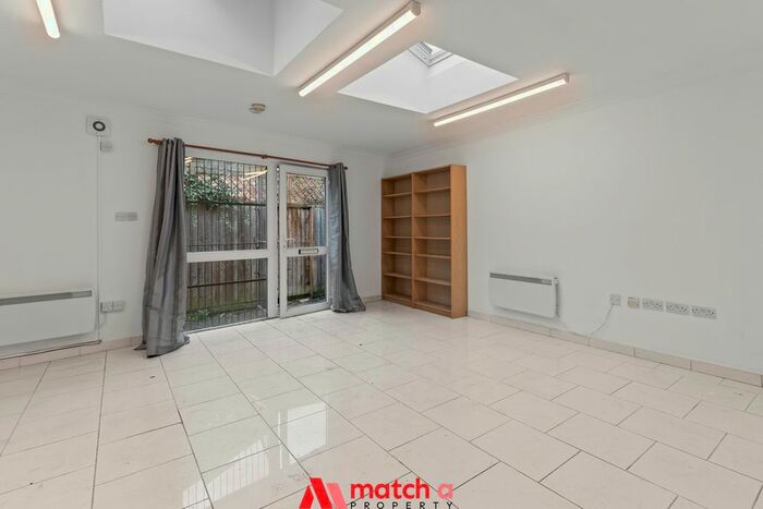 Studio To Rent In South Ealing Road, Ealing, London, W5