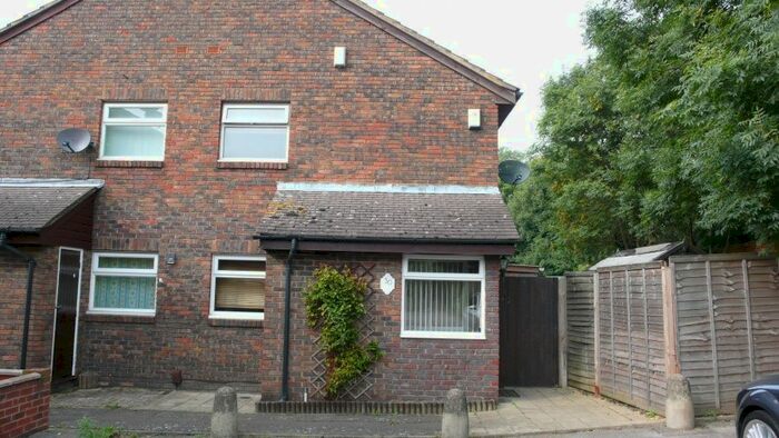 1 Bedroom Semi-Detached House To Rent In Hambledon Close, Uxbridge, UB8