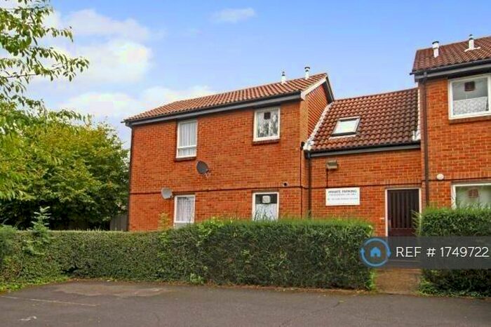 Studio To Rent In Ashbury Crescent, Guildford, GU4