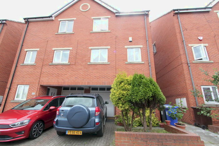 3 Bedroom Semi-Detached House To Rent In Archer Road, Sheffield, S8