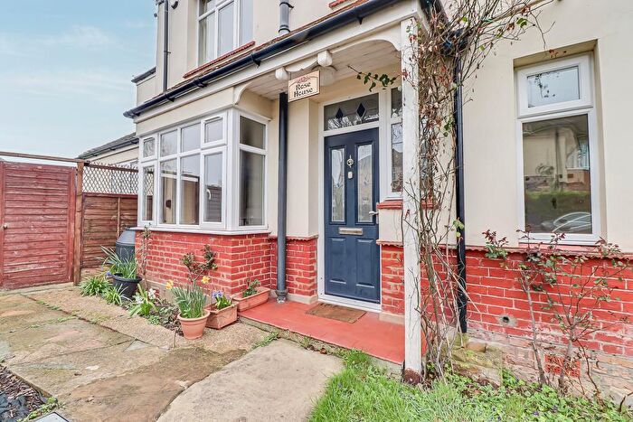 3 Bedroom Detached House For Sale In Northumberland Crescent, Southend-on-Sea, SS1