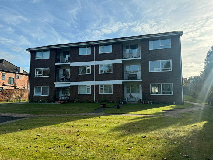 2 Bedroom Flat To Rent In Croxton Court, Park Crescent, PR9