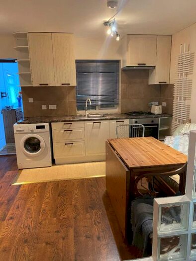 1 Bedroom Flat To Rent In Brentwick Gardens, Brentford, TW8