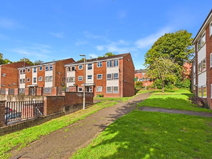 2 Bedroom Apartment For Sale In Gordon Road, Chesham, Buckinghamshire, HP5