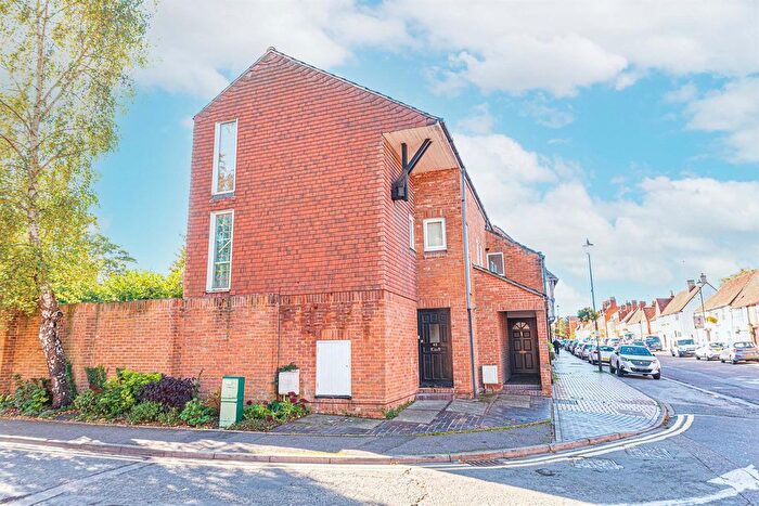 2 Bedroom Maisonette To Rent In Rose Street, Wokingham, RG40