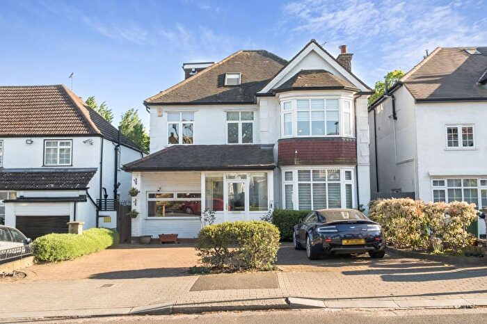4 Bedroom Detached House For Sale In Beechwood Avenue, Finchley, N3