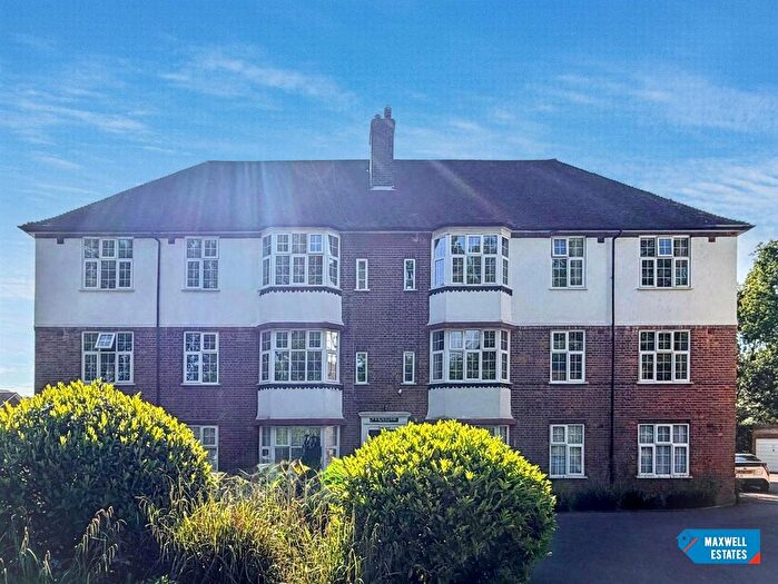 3 Bedroom Flat For Sale In Holders Hill Road, London, NW4