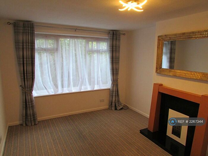 2 Bedroom Flat To Rent In Sunnybank Avenue, Coventry, CV3