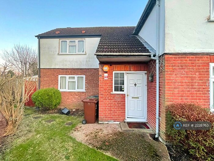 4 Bedroom Semi-Detached House To Rent In Crossway, Pinner, HA5