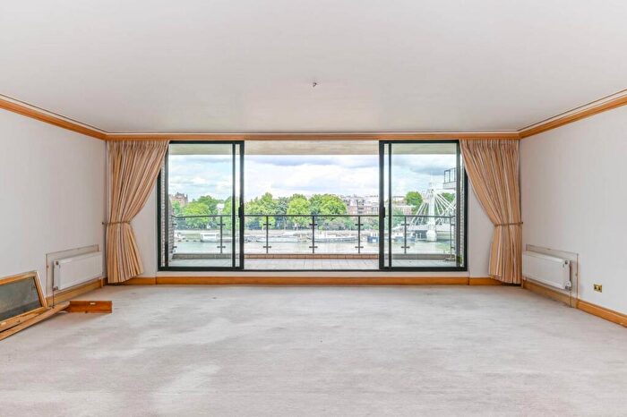 3 Bedroom Flat For Sale In Waterside Point, Battersea, London, SW11