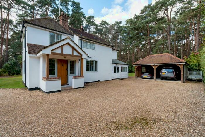 4 Bedroom Detached House To Rent In Woodlands Lane, Windlesham, GU20