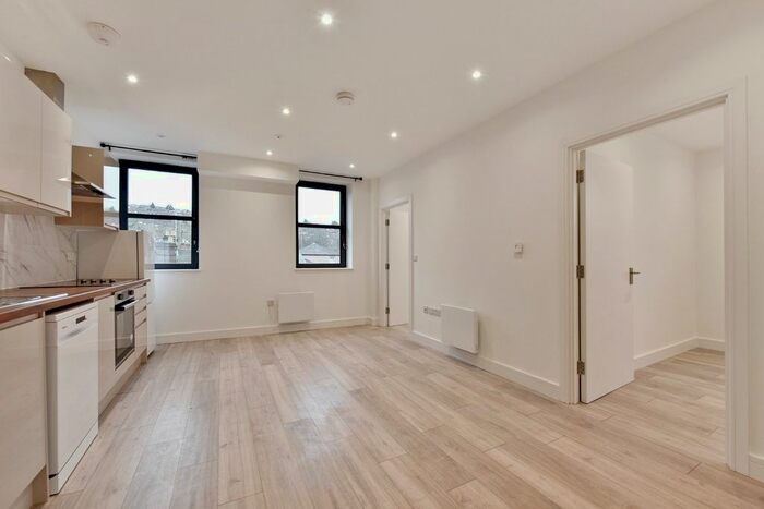 2 Bedroom Flat To Rent In Desborough Street, High Wycombe, Buckinghamshire, HP11