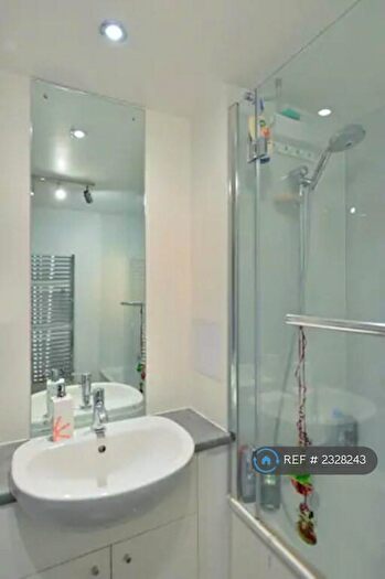 1 Bedroom Flat To Rent In Aquarelle House, London, EC1V