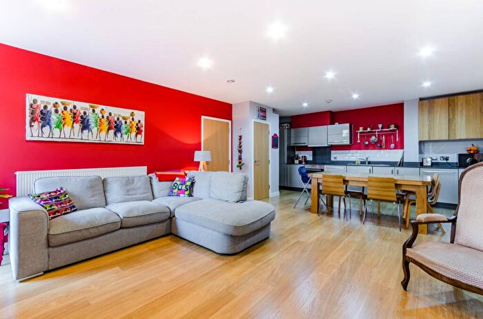 2 Bedroom Flat To Rent In Caspian Apartments, Limehouse, London, E14