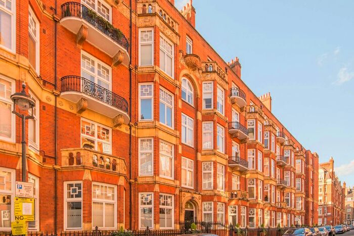 2 Bedroom Flat To Rent In Montagu Mansions, Marylebone, London, W1U