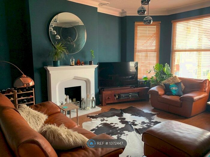 2 Bedroom Flat To Rent In Cranley Road, Westcliff-On-Sea, SS0