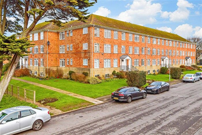 2 Bedroom Flat For Sale In South Road, Hythe, Kent, CT21