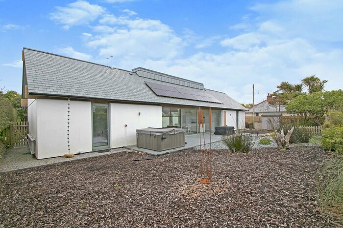 4 Bedroom Bungalow For Sale In Leedstown, Hayle, Cornwall, TR27