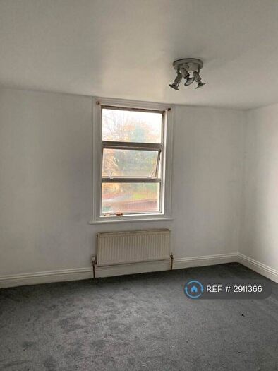 Studio To Rent In Station Road, London, N3