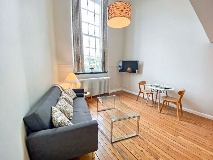 1 Bedroom Flat To Rent In Flat, Mcdonald Road, Broughton, Edinburgh, EH7