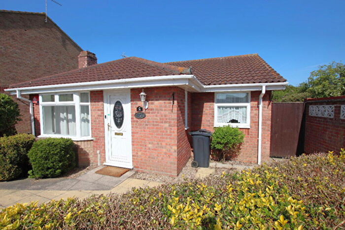 2 Bedroom Bungalow For Sale In Abinger Close, Clacton On Sea, CO16