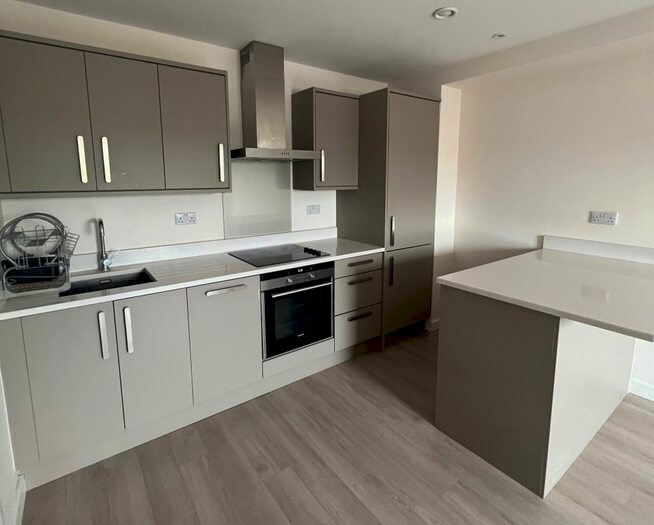2 Bedroom Flat To Rent In Friern Barnet Road, London, N11