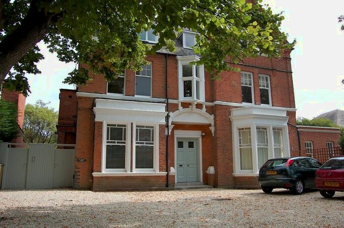 1 Bedroom Flat To Rent In Park Hill, Ealing, London, W5