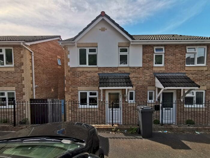 2 Bedroom House To Rent In Bryn Morgrug, Pontardawe, SA8