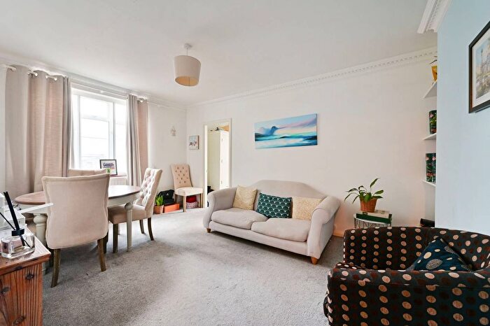 1 Bedroom Flat To Rent In Keswick Road, East Putney, London, SW15