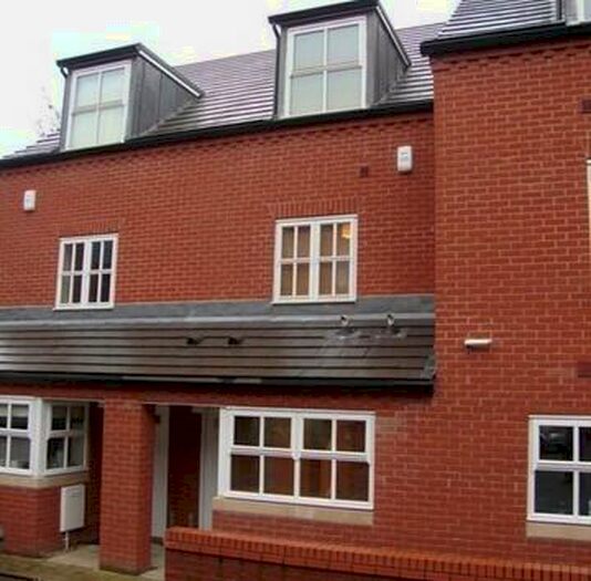 4 Bedroom Terraced House To Rent In The Cloisters, Greetwell Gate, Lincoln, LN2