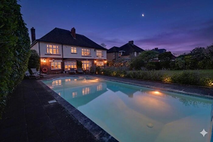 5 Bedroom Detached House For Sale In Hayes Lane, Bromley, BR2