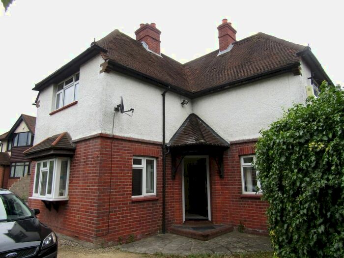 3 Bedroom Detached House To Rent In Langley Hill, Calcot, Reading, RG31