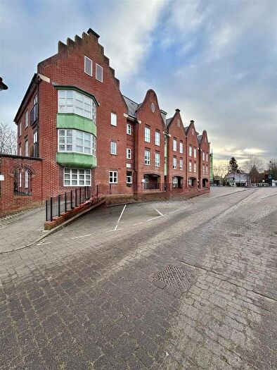 2 Bedroom Flat For Sale In Watling Street, Radlett, WD7