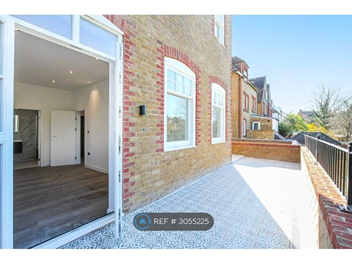 2 Bedroom Flat To Rent In Redcliffe House, London, SW16