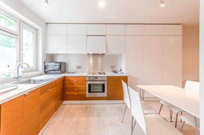 2 Bedroom Flat To Rent In Central Street, Clerkenwell, London, EC1V