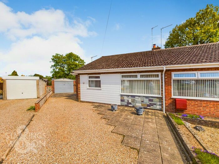 3 Bedroom Semi-Detached Bungalow For Sale In Brecklands Road, Brundall, Norwich, NR13