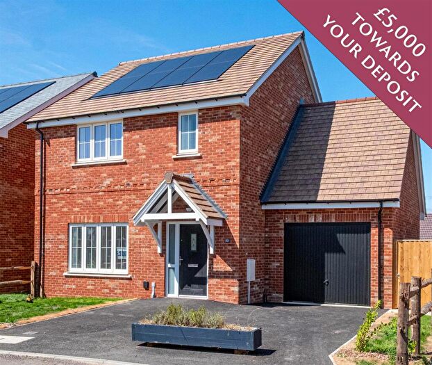3 Bedroom Detached House For Sale In Godshill Village, PO38